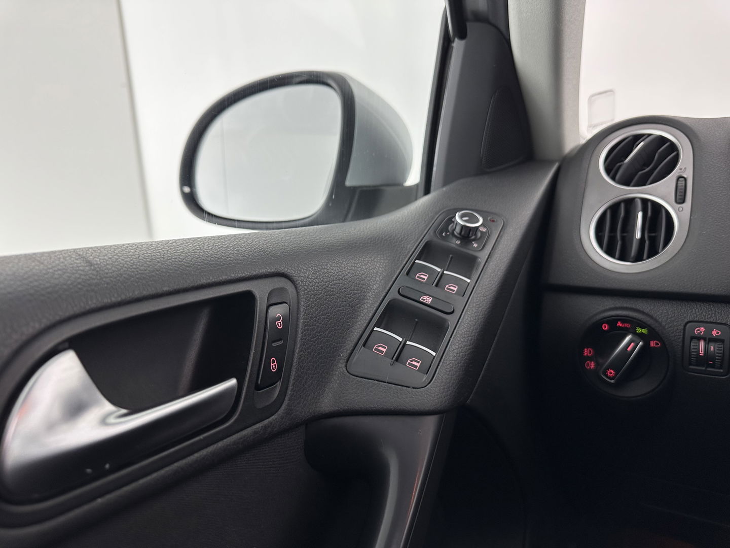 Volkswagen Tiguan 1.4 TSI Sport&Style *PANO | NAVI-FULLMAP | CAMERA | KEYLESS | HEATED-COMFORTSEATS | ECC | PDC | CRUISE | PRIVACY-GLASS | 17''ALU*