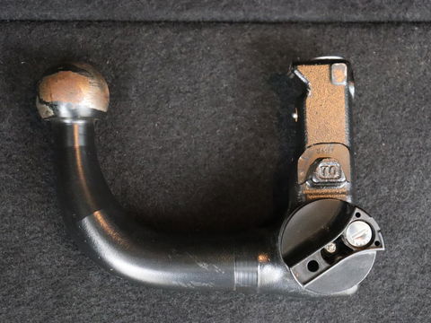 Volkswagen Passat 1.5 TSI Comfort Business | Stoelverwarming | Leder/Alcantara | Trekhaak | Adaptive cruise | Navigatie | Full LED | Parkeerhulp | Climate control | Bluetooth