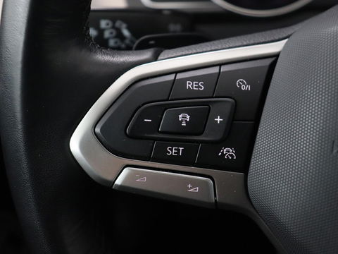 Volkswagen Passat 1.5 TSI Comfort Business | Stoelverwarming | Leder/Alcantara | Trekhaak | Adaptive cruise | Navigatie | Full LED | Parkeerhulp | Climate control | Bluetooth