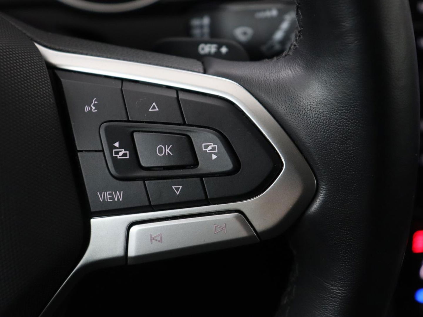 Volkswagen Passat 1.5 TSI Comfort Business | Stoelverwarming | Leder/Alcantara | Trekhaak | Adaptive cruise | Navigatie | Full LED | Parkeerhulp | Climate control | Bluetooth