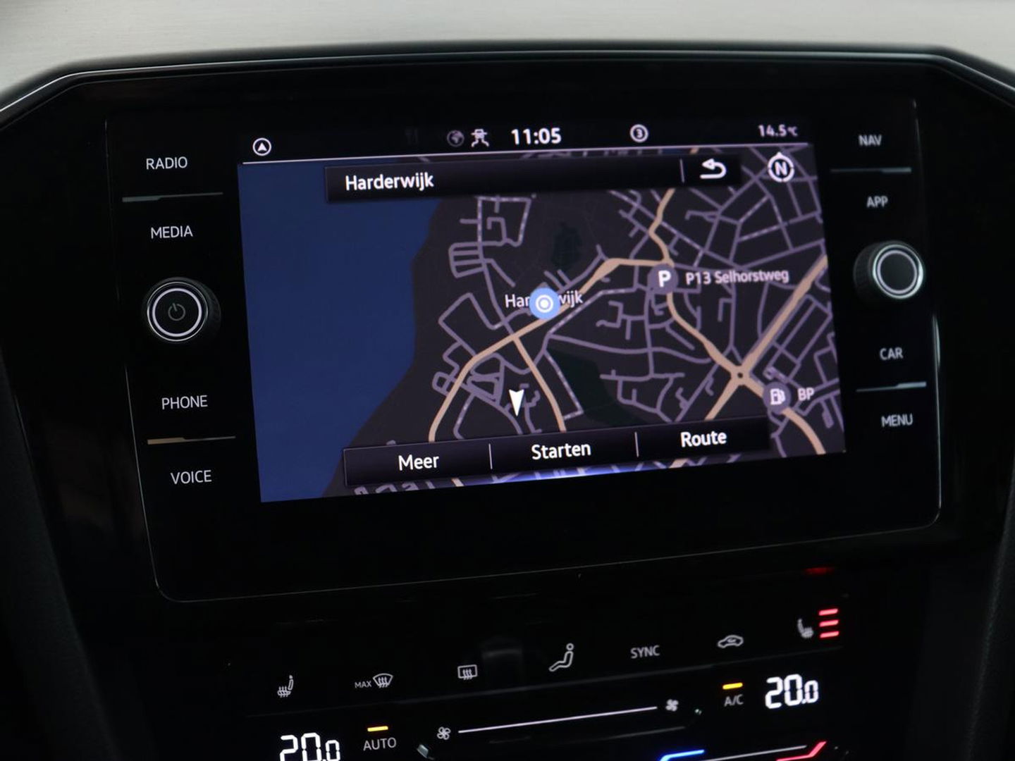 Volkswagen Passat 1.5 TSI Comfort Business | Stoelverwarming | Leder/Alcantara | Trekhaak | Adaptive cruise | Navigatie | Full LED | Parkeerhulp | Climate control | Bluetooth