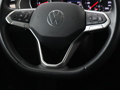 Volkswagen Passat 1.5 TSI Comfort Business | Stoelverwarming | Leder/Alcantara | Trekhaak | Adaptive cruise | Navigatie | Full LED | Parkeerhulp | Climate control | Bluetooth