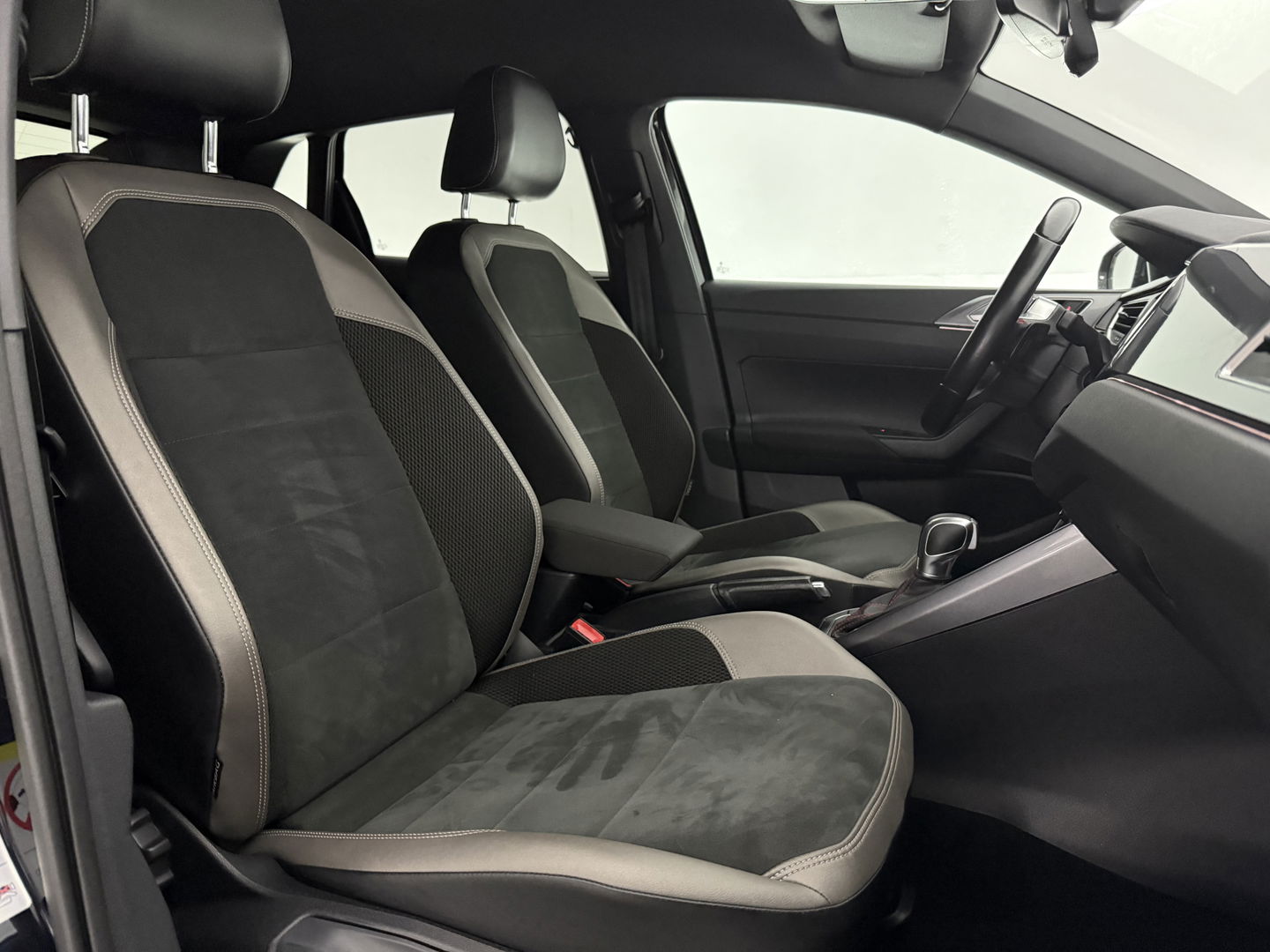 Volkswagen Polo 2.0 TSI GTI | 200PK | DSG | Adap. Cruise | Stoelverwarming | Parkeersens.