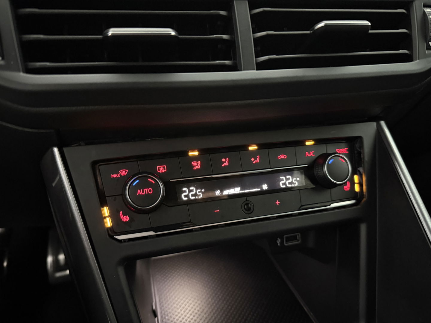 Volkswagen Polo 2.0 TSI GTI | 200PK | DSG | Adap. Cruise | Stoelverwarming | Parkeersens.