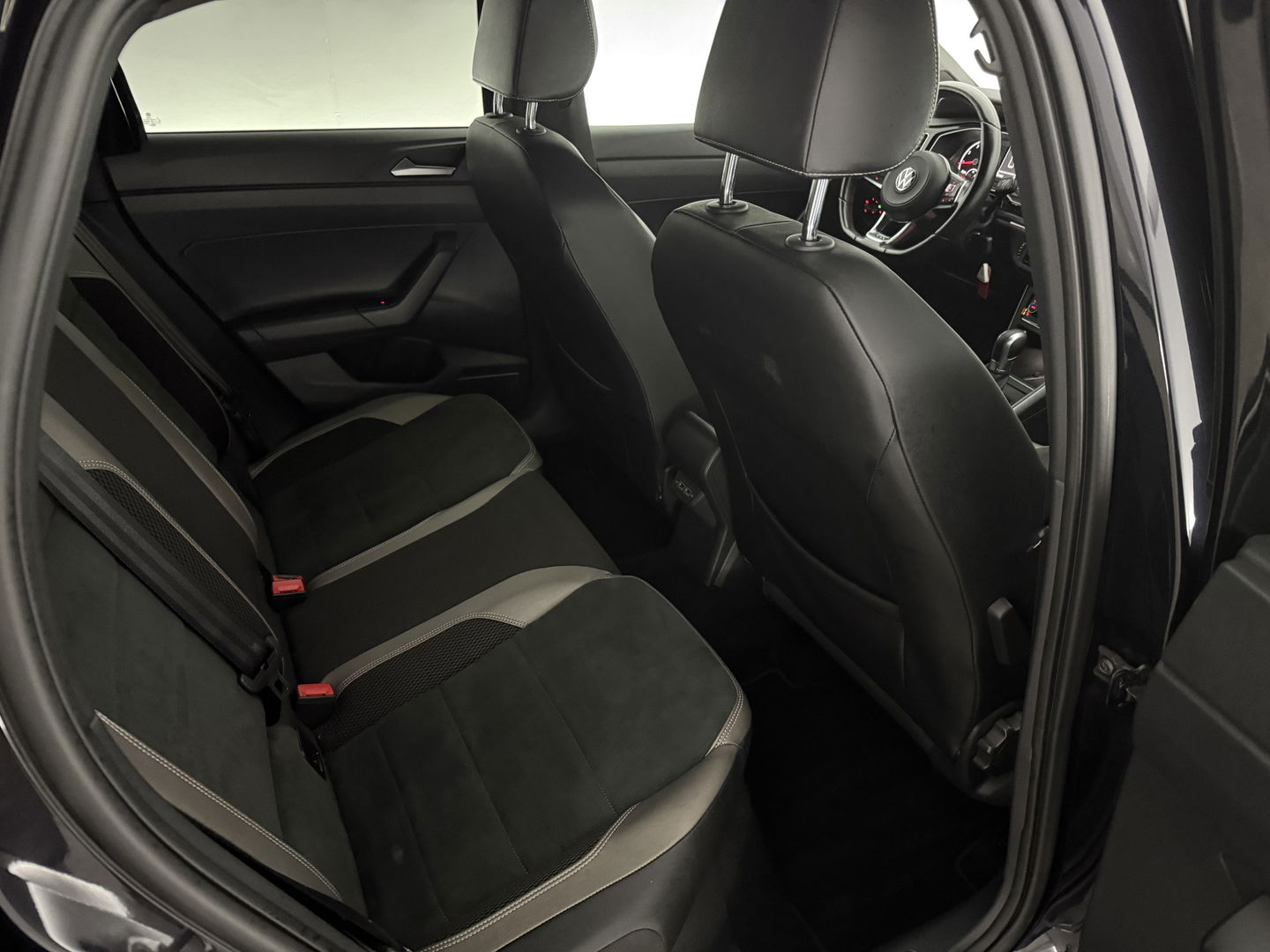 Volkswagen Polo 2.0 TSI GTI | 200PK | DSG | Adap. Cruise | Stoelverwarming | Parkeersens.