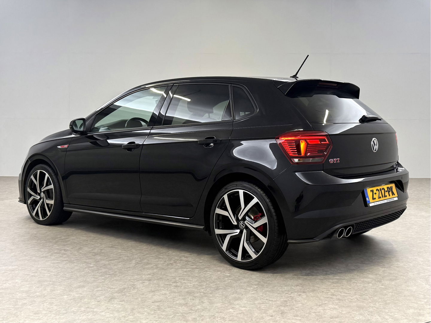 Volkswagen Polo 2.0 TSI GTI | 200PK | DSG | Adap. Cruise | Stoelverwarming | Parkeersens.