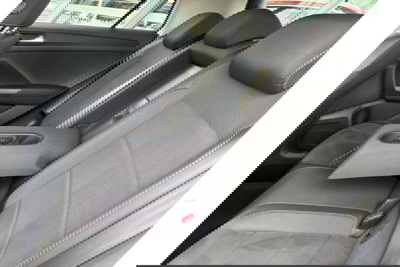 Volkswagen T-Roc 1.0 TSI LIFE EDITION AIRCO PDC CARPLAY STOELVW ALCANTARA.