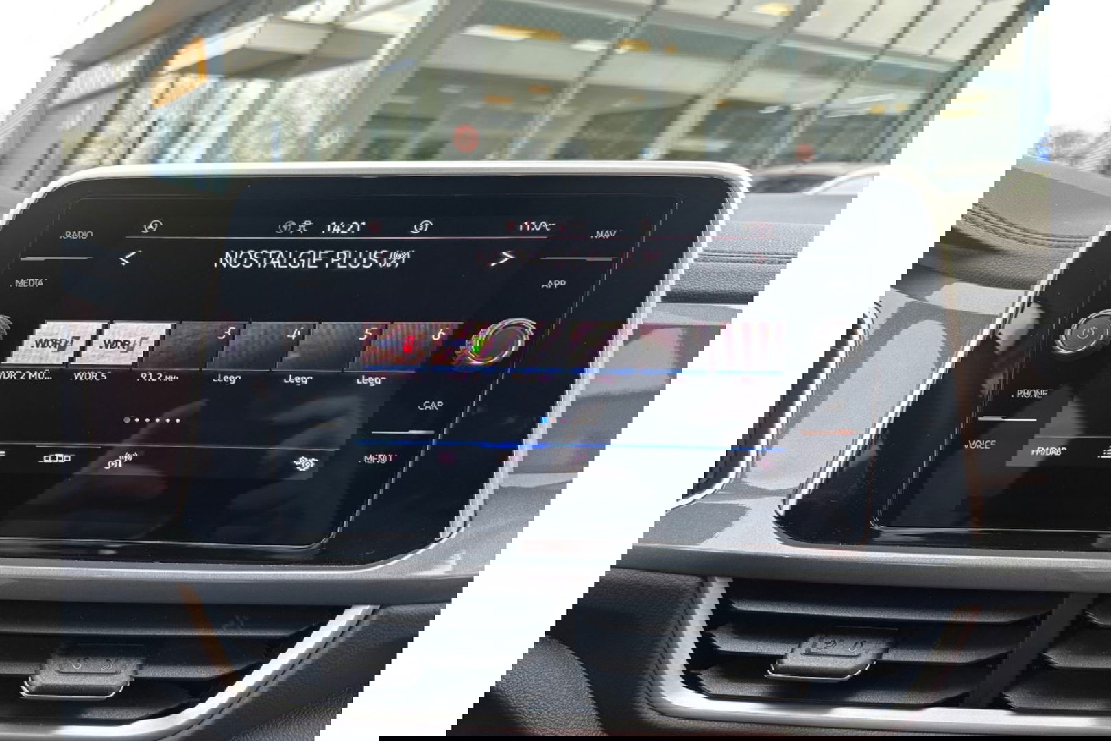 Volkswagen T-Roc 1.0 TSI LIFE EDITION AIRCO PDC CARPLAY STOELVW ALCANTARA.