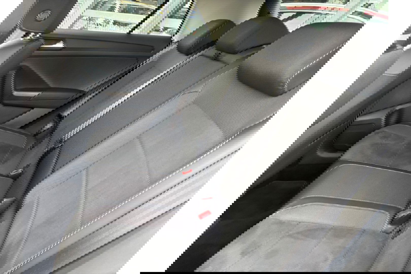 Volkswagen T-Roc 1.0 TSI LIFE EDITION AIRCO PDC CARPLAY STOELVW ALCANTARA.