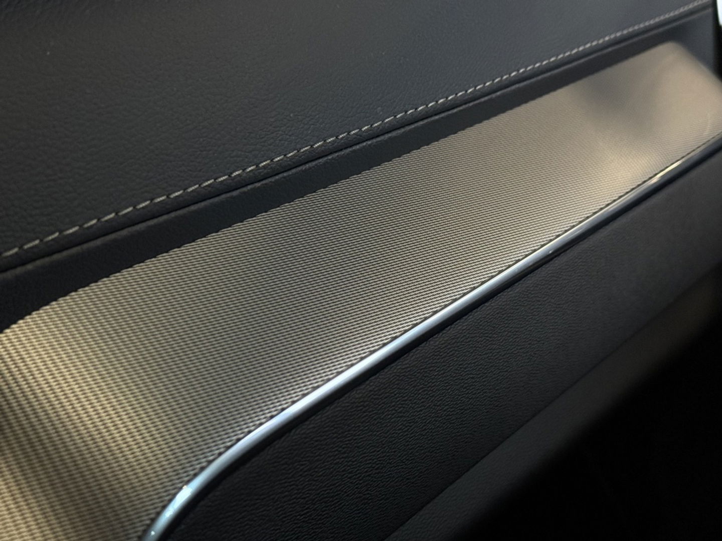 Volvo XC60 T8 408PK AWD / R-Design / LED