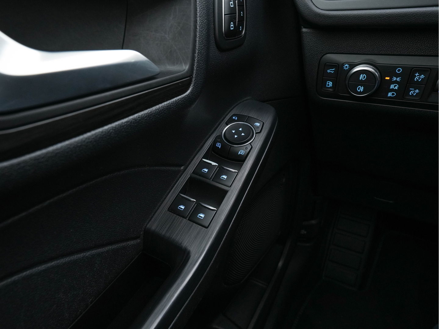 Ford Kuga 2.5 PHEV Vignale (Plug-In) (INCL-BTW) Aut. *LUXURY-LEATHER | DIGI-COCKPIT | FULL-LED | KEYLESS | DAB | CARPLAY | NAVI-FULLMAP | MEMORY-PACK | HEATED-COMFORTSEATS | 18''ALU*