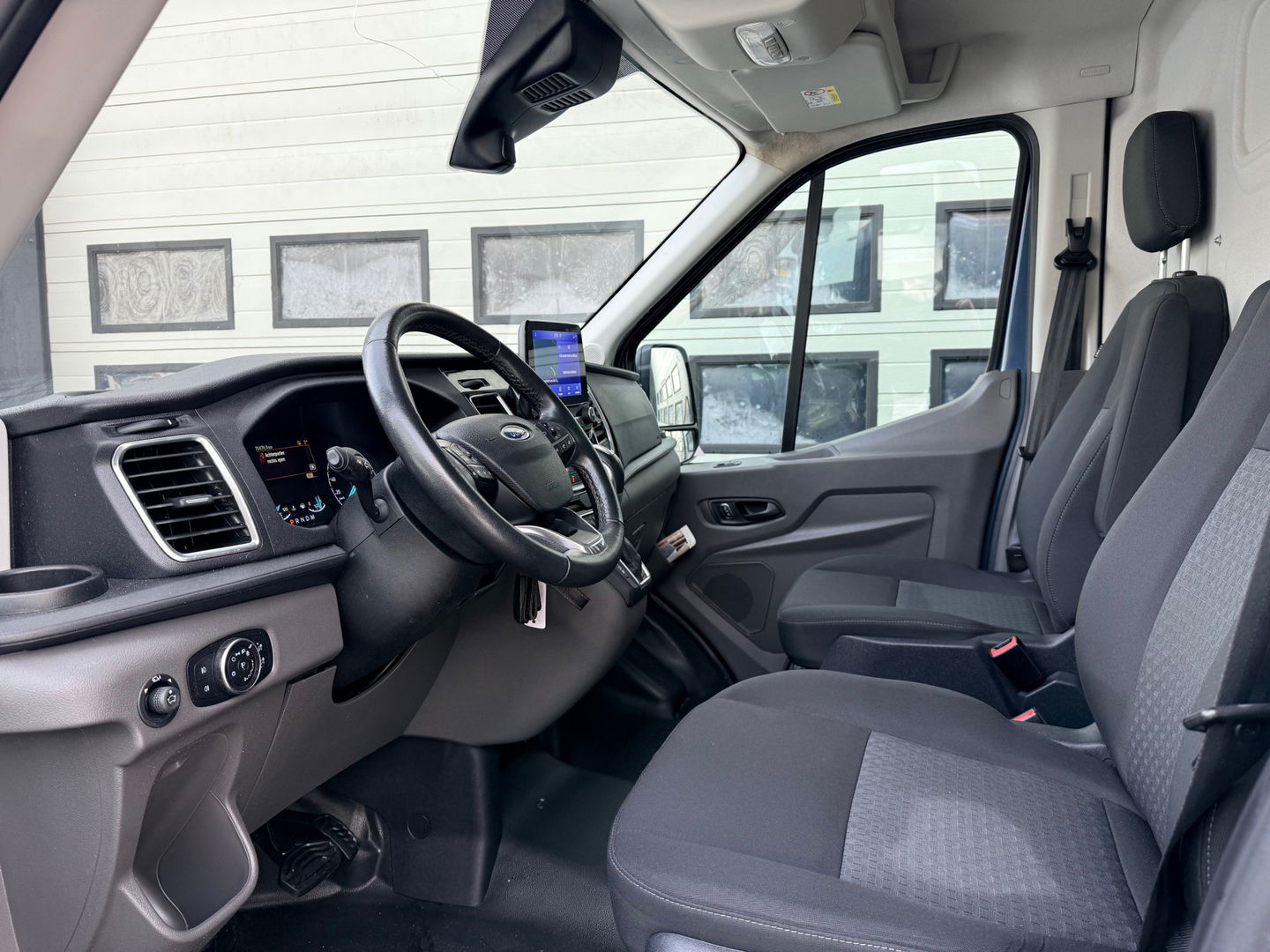 Ford Transit 350 2.0 TDCI 185pk Automaat Euro 6 L3H2 Limited - Rijplaat