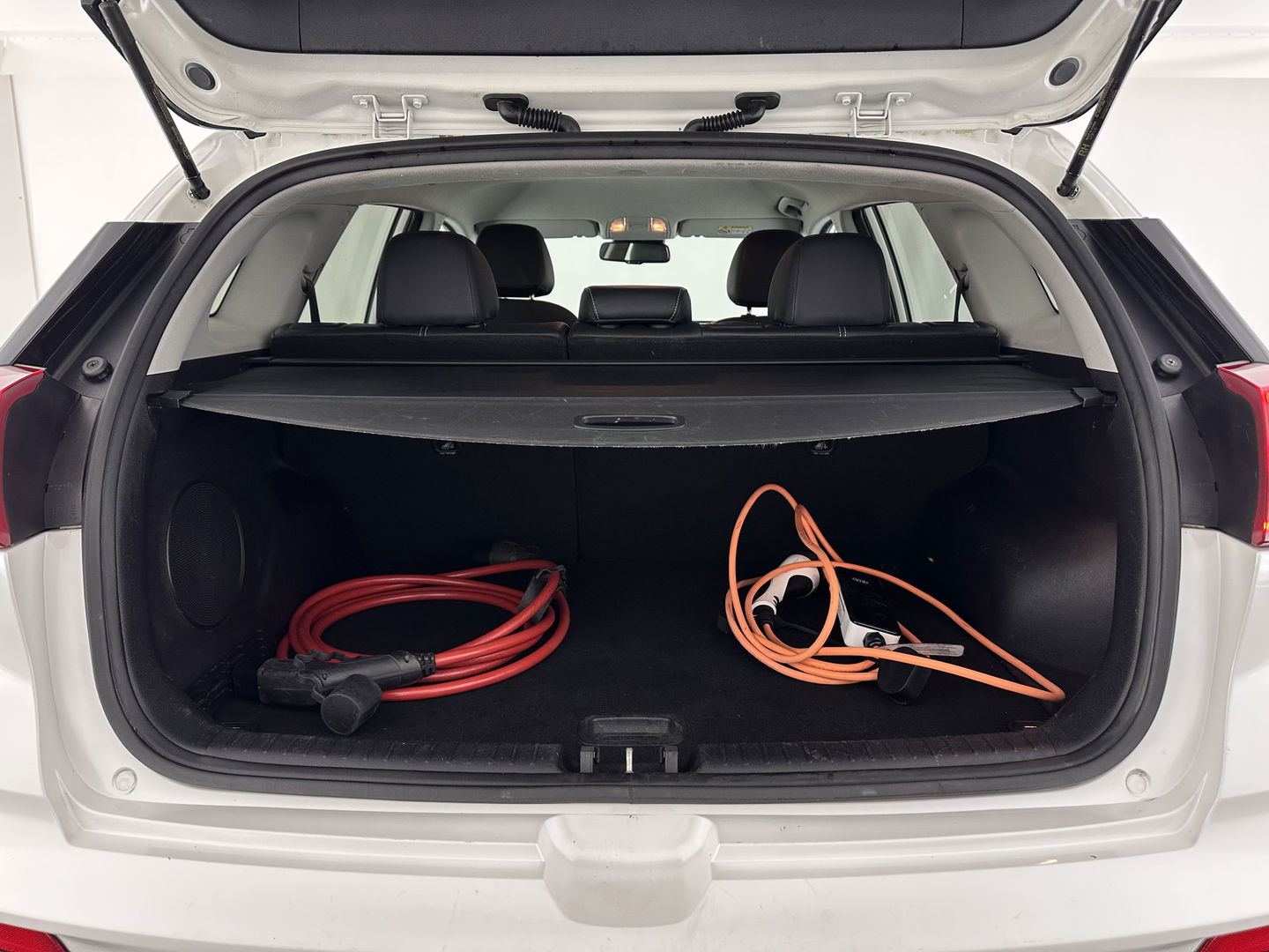 Kia e-Niro ExecutiveLine 64 kWh [ 3-Fase ] {SOH-100%} (INCL-BTW)  Aut.*LEATHER | FULL-LED | NAVI-FULLMAP | ADAPTIVE-CRUISE | CAMERA | MEMORY-PACK | LANE-ASSIST | KEYLESS | DIGI-COCKPIT | PRIVACY-GLASS | 17"ALU*