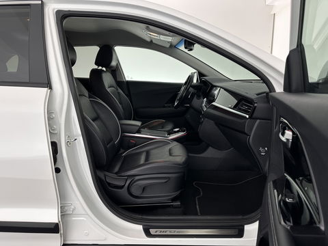 Kia e-Niro ExecutiveLine 64 kWh [ 3-Fase ] {SOH-100%} (INCL-BTW)  Aut.*LEATHER | FULL-LED | NAVI-FULLMAP | ADAPTIVE-CRUISE | CAMERA | MEMORY-PACK | LANE-ASSIST | KEYLESS | DIGI-COCKPIT | PRIVACY-GLASS | 17"ALU*