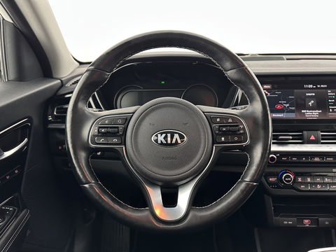 Kia e-Niro ExecutiveLine 64 kWh [ 3-Fase ] {SOH-100%} (INCL-BTW)  Aut.*LEATHER | FULL-LED | NAVI-FULLMAP | ADAPTIVE-CRUISE | CAMERA | MEMORY-PACK | LANE-ASSIST | KEYLESS | DIGI-COCKPIT | PRIVACY-GLASS | 17"ALU*