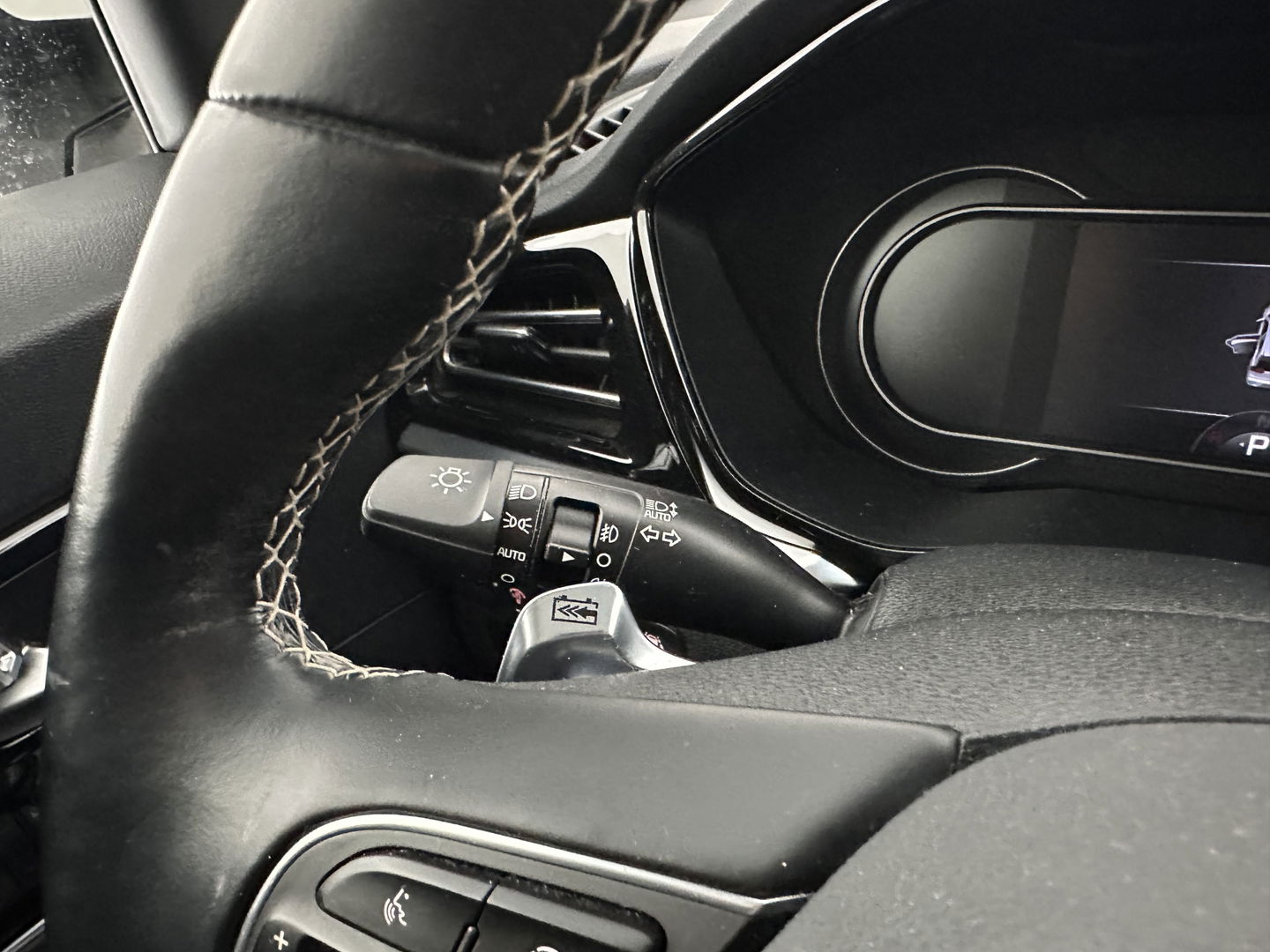 Kia e-Niro ExecutiveLine 64 kWh [ 3-Fase ] {SOH-100%} (INCL-BTW)  Aut.*LEATHER | FULL-LED | NAVI-FULLMAP | ADAPTIVE-CRUISE | CAMERA | MEMORY-PACK | LANE-ASSIST | KEYLESS | DIGI-COCKPIT | PRIVACY-GLASS | 17"ALU*