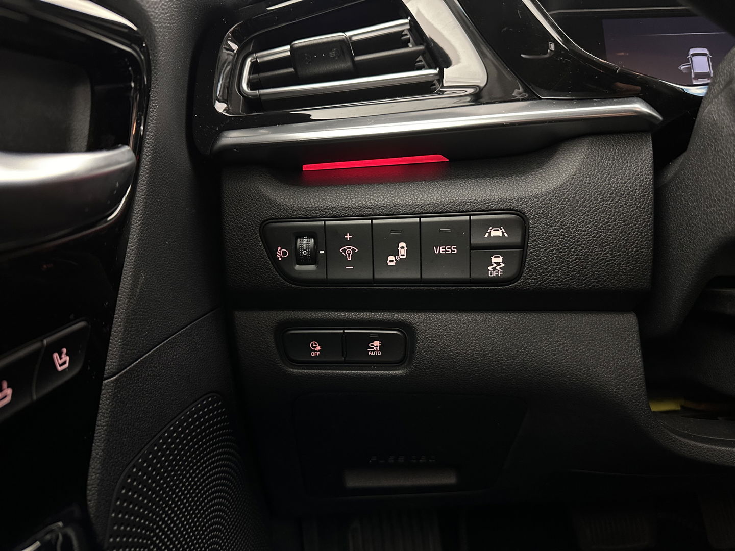 Kia e-Niro ExecutiveLine 64 kWh [ 3-Fase ] {SOH-100%} (INCL-BTW)  Aut.*LEATHER | FULL-LED | NAVI-FULLMAP | ADAPTIVE-CRUISE | CAMERA | MEMORY-PACK | LANE-ASSIST | KEYLESS | DIGI-COCKPIT | PRIVACY-GLASS | 17"ALU*