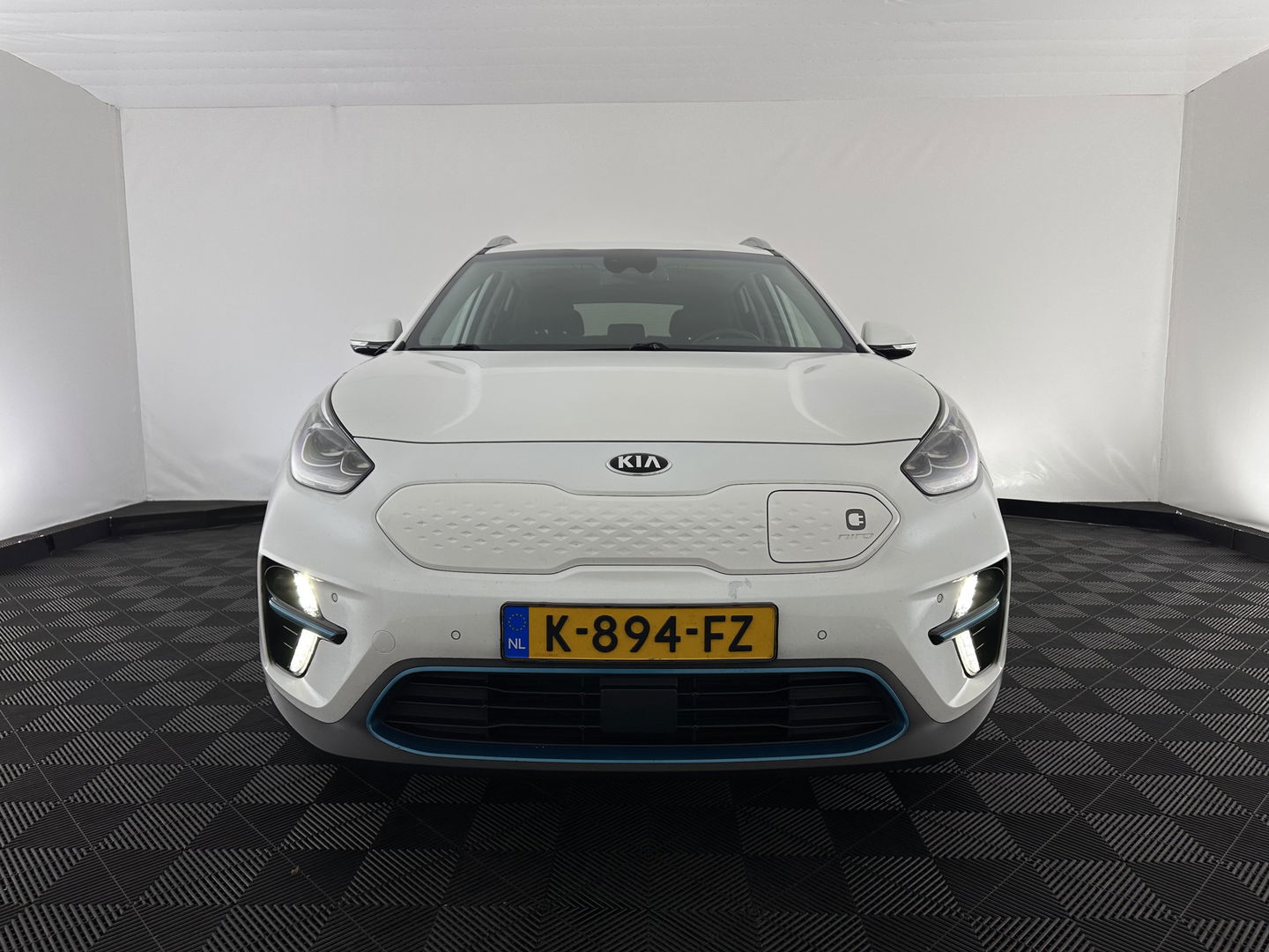 Kia e-Niro ExecutiveLine 64 kWh [ 3-Fase ] {SOH-100%} (INCL-BTW)  Aut.*LEATHER | FULL-LED | NAVI-FULLMAP | ADAPTIVE-CRUISE | CAMERA | MEMORY-PACK | LANE-ASSIST | KEYLESS | DIGI-COCKPIT | PRIVACY-GLASS | 17"ALU*
