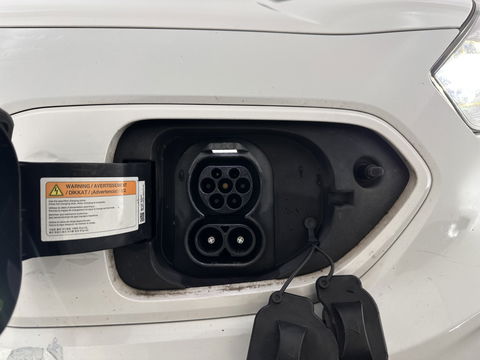 Kia e-Niro ExecutiveLine 64 kWh [ 3-Fase ] {SOH-100%} (INCL-BTW)  Aut.*LEATHER | FULL-LED | NAVI-FULLMAP | ADAPTIVE-CRUISE | CAMERA | MEMORY-PACK | LANE-ASSIST | KEYLESS | DIGI-COCKPIT | PRIVACY-GLASS | 17"ALU*