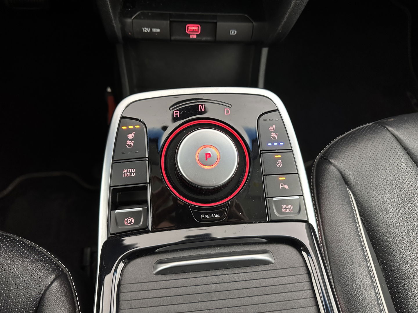 Kia e-Niro ExecutiveLine 64 kWh [ 3-Fase ] {SOH-100%} (INCL.BTW) Aut.*LEATHER | FULL-LED | NAVI-FULLMAP | ADAPTIVE-CRUISE | CAMERA | MEMORY-PACK | LANE-ASSIST | KEYLESS | DIGI-COCKPIT | PRIVACY-GLASS | 17"ALU*