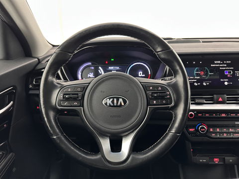 Kia e-Niro ExecutiveLine 64 kWh [ 3-Fase ] {SOH-100%} (INCL.BTW) Aut.*LEATHER | FULL-LED | NAVI-FULLMAP | ADAPTIVE-CRUISE | CAMERA | MEMORY-PACK | LANE-ASSIST | KEYLESS | DIGI-COCKPIT | PRIVACY-GLASS | 17"ALU*