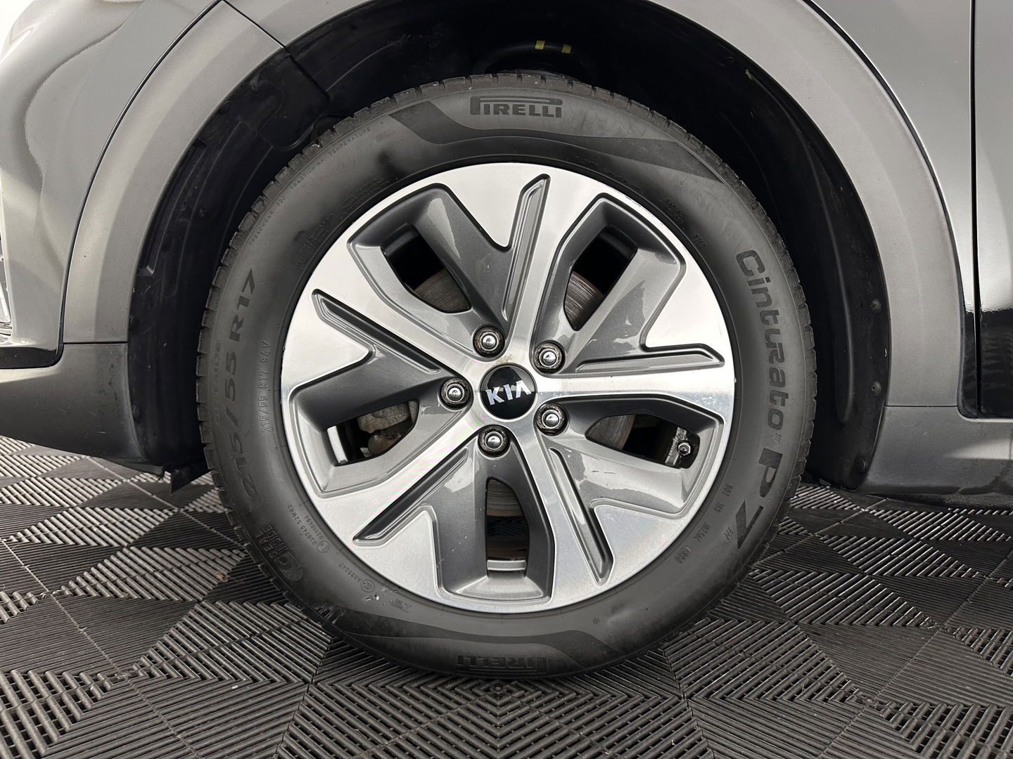 Kia e-Niro ExecutiveLine 64 kWh [ 3-Fase ] {SOH-100%} (INCL.BTW) Aut.*LEATHER | FULL-LED | NAVI-FULLMAP | ADAPTIVE-CRUISE | CAMERA | MEMORY-PACK | LANE-ASSIST | KEYLESS | DIGI-COCKPIT | PRIVACY-GLASS | 17"ALU*