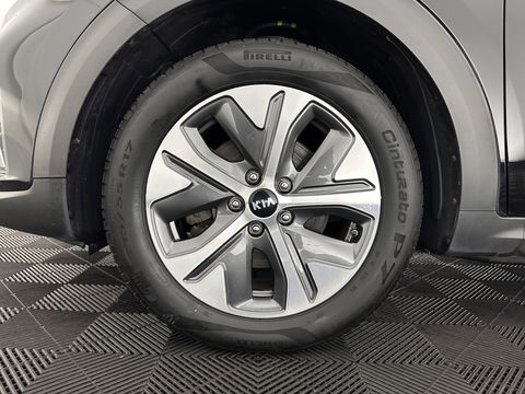 Kia e-Niro ExecutiveLine 64 kWh [ 3-Fase ] {SOH-100%} (INCL.BTW) Aut.*LEATHER | FULL-LED | NAVI-FULLMAP | ADAPTIVE-CRUISE | CAMERA | MEMORY-PACK | LANE-ASSIST | KEYLESS | DIGI-COCKPIT | PRIVACY-GLASS | 17"ALU*
