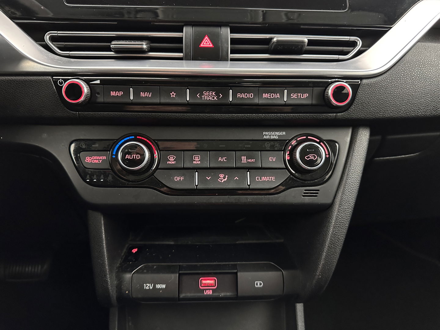 Kia e-Niro ExecutiveLine 64 kWh [ 3-Fase ] {SOH-100%} (INCL.BTW) Aut.*LEATHER | FULL-LED | NAVI-FULLMAP | ADAPTIVE-CRUISE | CAMERA | MEMORY-PACK | LANE-ASSIST | KEYLESS | DIGI-COCKPIT | PRIVACY-GLASS | 17"ALU*