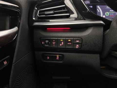 Kia e-Niro ExecutiveLine 64 kWh [ 3-Fase ] {SOH-100%} (INCL.BTW) Aut.*LEATHER | FULL-LED | NAVI-FULLMAP | ADAPTIVE-CRUISE | CAMERA | MEMORY-PACK | LANE-ASSIST | KEYLESS | DIGI-COCKPIT | PRIVACY-GLASS | 17"ALU*