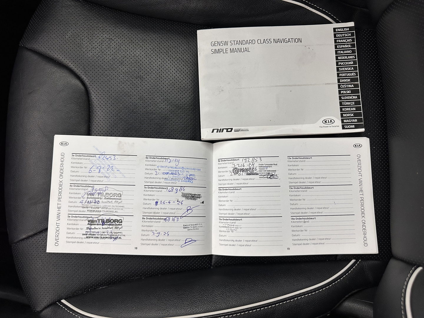 Kia e-Niro ExecutiveLine 64 kWh [ 3-Fase ] {SOH-100%} (INCL.BTW) Aut.*LEATHER | FULL-LED | NAVI-FULLMAP | ADAPTIVE-CRUISE | CAMERA | MEMORY-PACK | LANE-ASSIST | KEYLESS | DIGI-COCKPIT | PRIVACY-GLASS | 17"ALU*