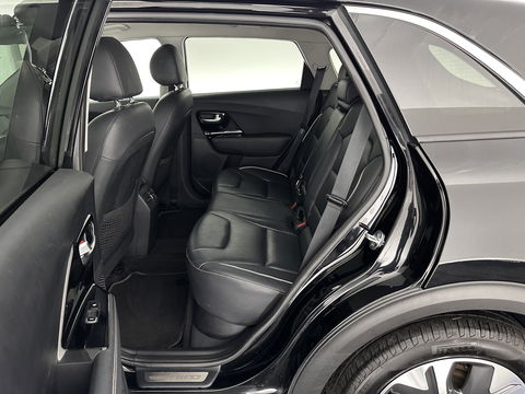 Kia e-Niro ExecutiveLine 64 kWh [ 3-Fase ] {SOH-100%} (INCL.BTW) Aut.*LEATHER | FULL-LED | NAVI-FULLMAP | ADAPTIVE-CRUISE | CAMERA | MEMORY-PACK | LANE-ASSIST | KEYLESS | DIGI-COCKPIT | PRIVACY-GLASS | 17"ALU*