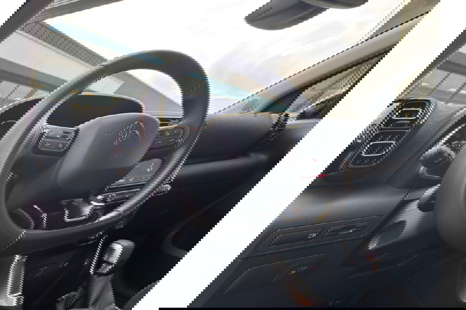 Citroën C3 Aircross 1.2 PT S&S SHINE AUTOMAAT NAVI PDC CRUISECONTROL.