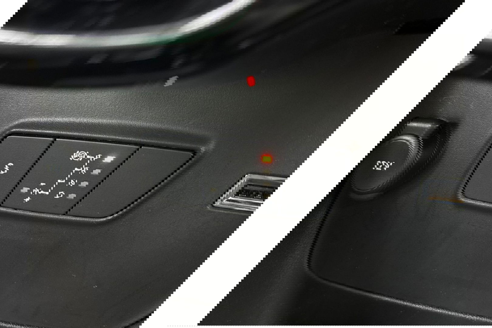 Citroën C3 Aircross 1.2 PT S&S SHINE AUTOMAAT NAVI PDC CRUISECONTROL.