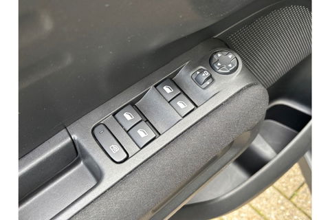 Citroën C3 Aircross 1.2 PT S&S SHINE AUTOMAAT NAVI PDC CRUISECONTROL.