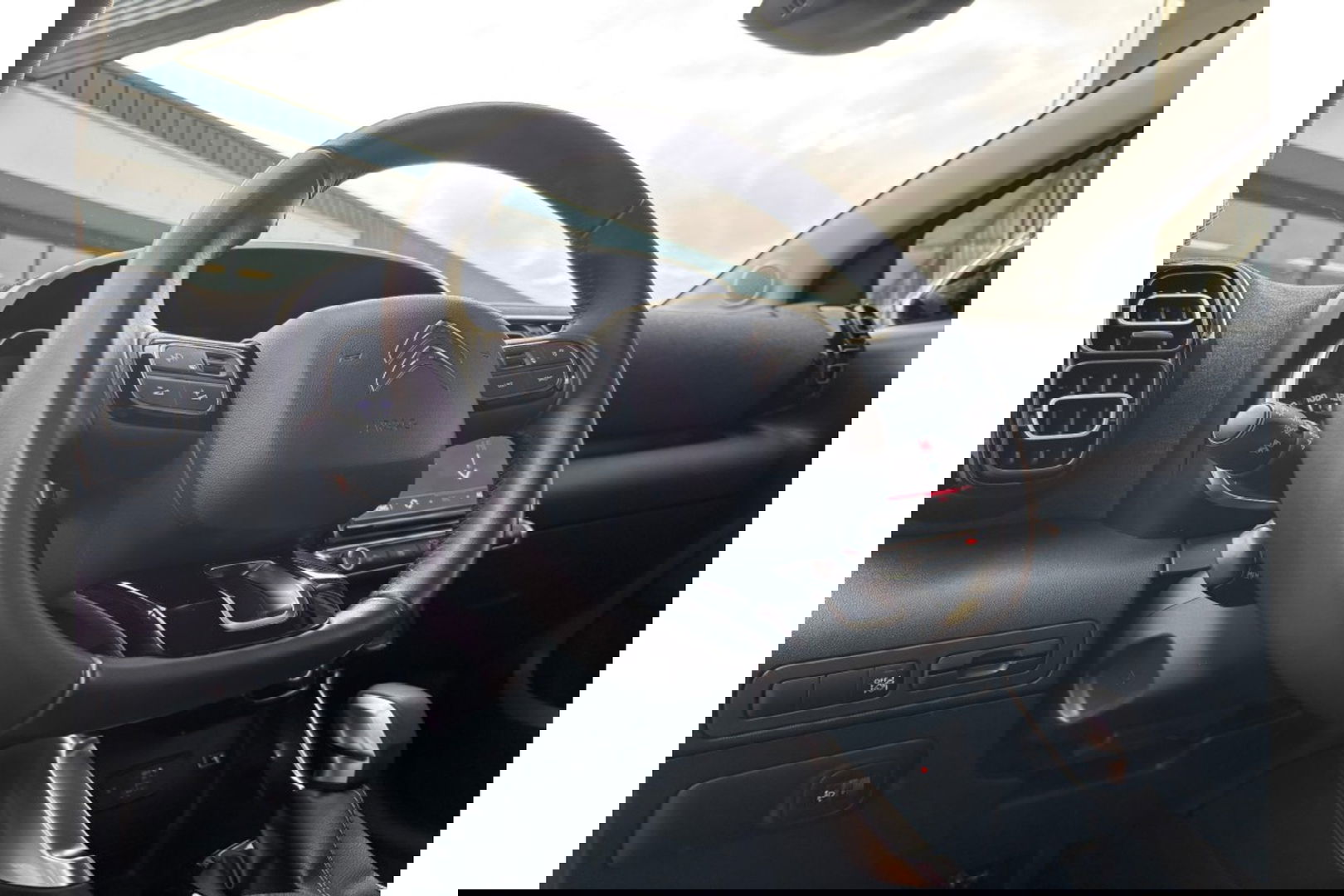 Citroën C3 Aircross 1.2 PT S&S SHINE AUTOMAAT NAVI PDC-CAMERA CRUISECONTROL.