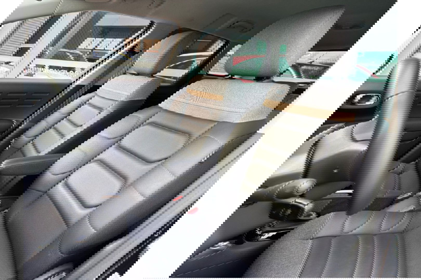 Citroën C3 Aircross 1.2 PT S&S SHINE AUTOMAAT NAVI PDC-CAMERA CRUISECONTROL.