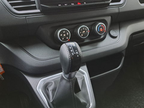 Renault Trafic T30 2.0 dCi Automaat 150 pk Euro 6 Lang L2 - Apple Carplay - LED