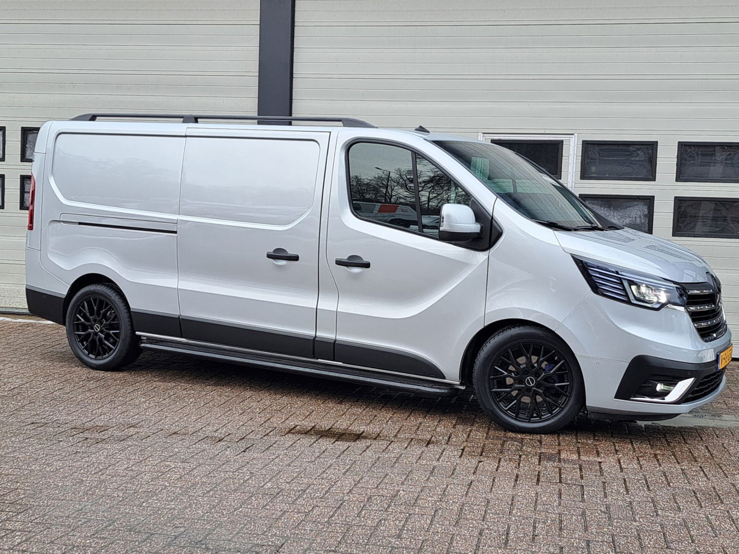 Renault Trafic T30 2.0 dCi Automaat 150 pk Euro 6 Lang L2 - Apple Carplay - LED