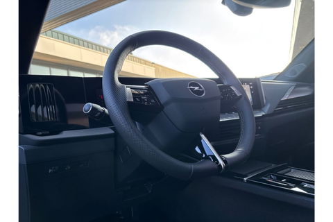 Opel Astra 1.2 TURBO GS AUTOMAAT BLACKLINE PANORAMADAK CAMERA360.