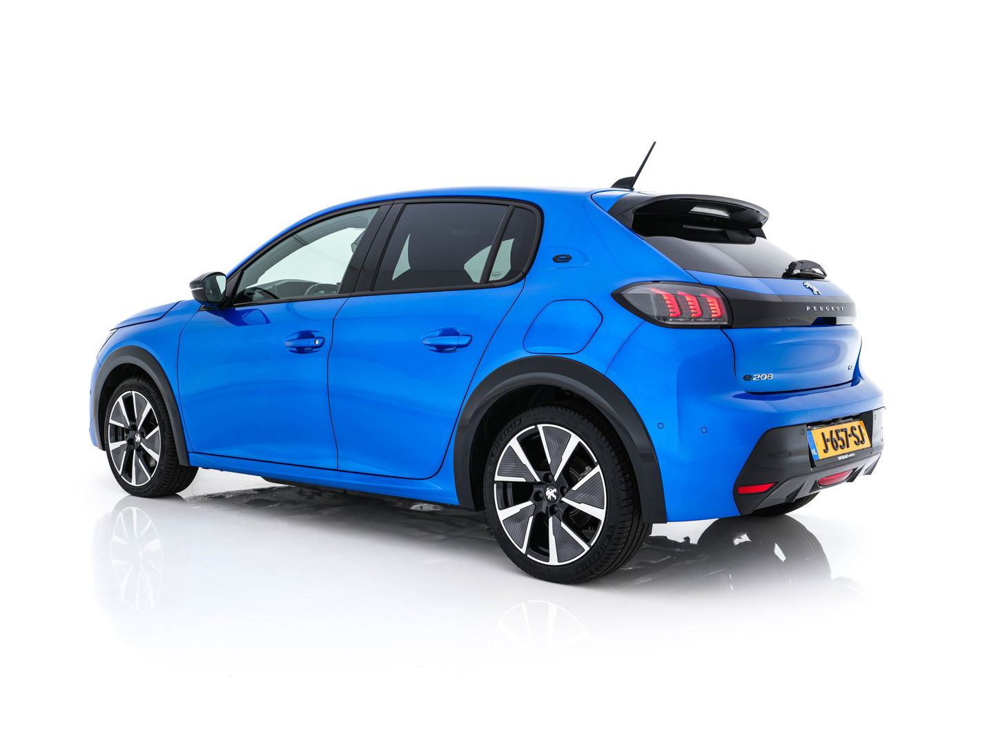 Peugeot e-208 EV GT 350 50 kWh [ 3-Fase ] (INCL.BTW) *PANO | FULL-LED | DIGI-COCKPIT | BLINDSPOT | CAMERA | LEATHER-ALCANTARA | AMBIENT-LIGHT | NAVI-FULLMAP | LANE-ASSIST | KEYLESS | DAB | CCS-FASTLOADER | HEATED-SPORTSEATS | 17''ALU