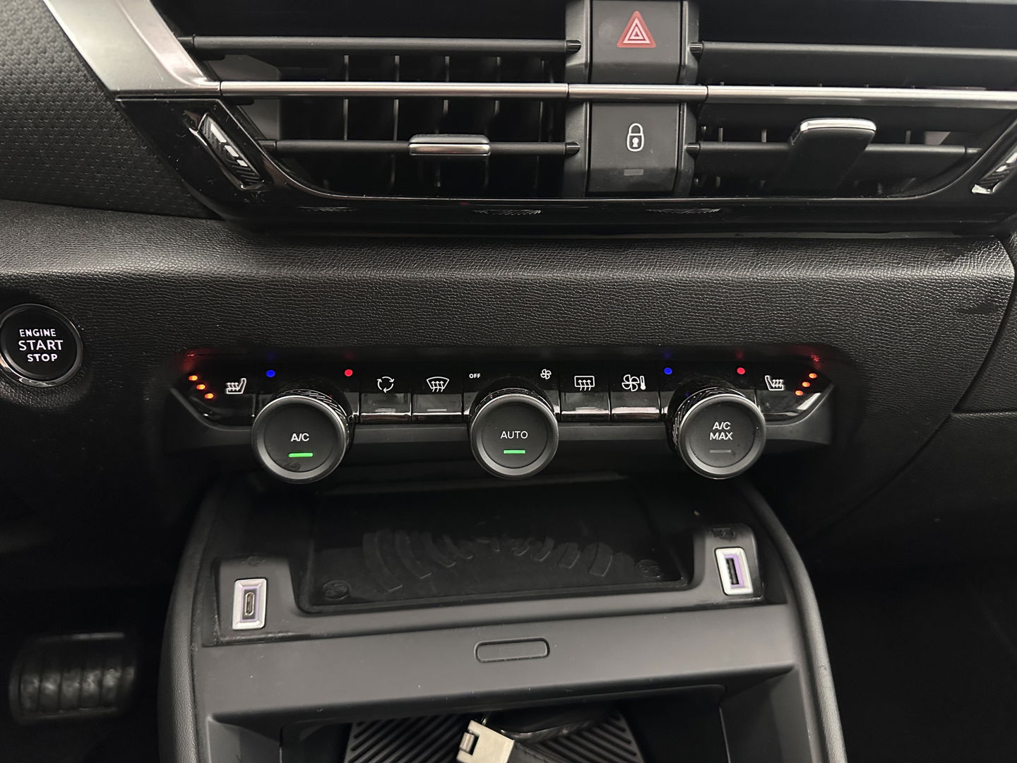 Citroën Ë-C4 Shine Pack Business 50 kWh [ 3-Fase ] {SOH-94%} (INCL.BTW) *PANO | HEAD-UP | LEATHER | FULL-LED | VIRTUAL-COCKPIT | KEYLESS | DAB+ | NAVI-FULLMAP | ECC | PDC | CRUISE | 18''ALU*