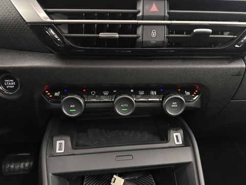 Citroën Ë-C4 Shine Pack Business 50 kWh [ 3-Fase ] {SOH-94%} (INCL.BTW) *PANO | HEAD-UP | LEATHER | FULL-LED | VIRTUAL-COCKPIT | KEYLESS | DAB+ | NAVI-FULLMAP | ECC | PDC | CRUISE | 18''ALU*