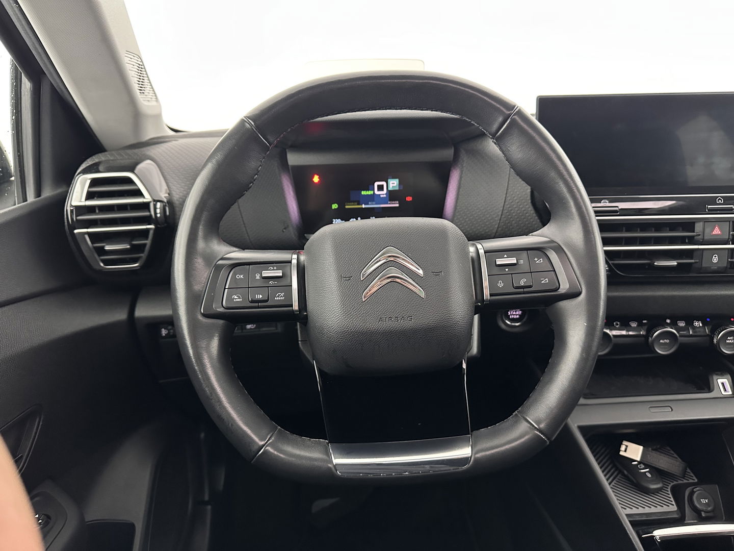 Citroën Ë-C4 Shine Pack Business 50 kWh [ 3-Fase ] {SOH-94%} (INCL.BTW) *PANO | HEAD-UP | LEATHER | FULL-LED | VIRTUAL-COCKPIT | KEYLESS | DAB+ | NAVI-FULLMAP | ECC | PDC | CRUISE | 18''ALU*