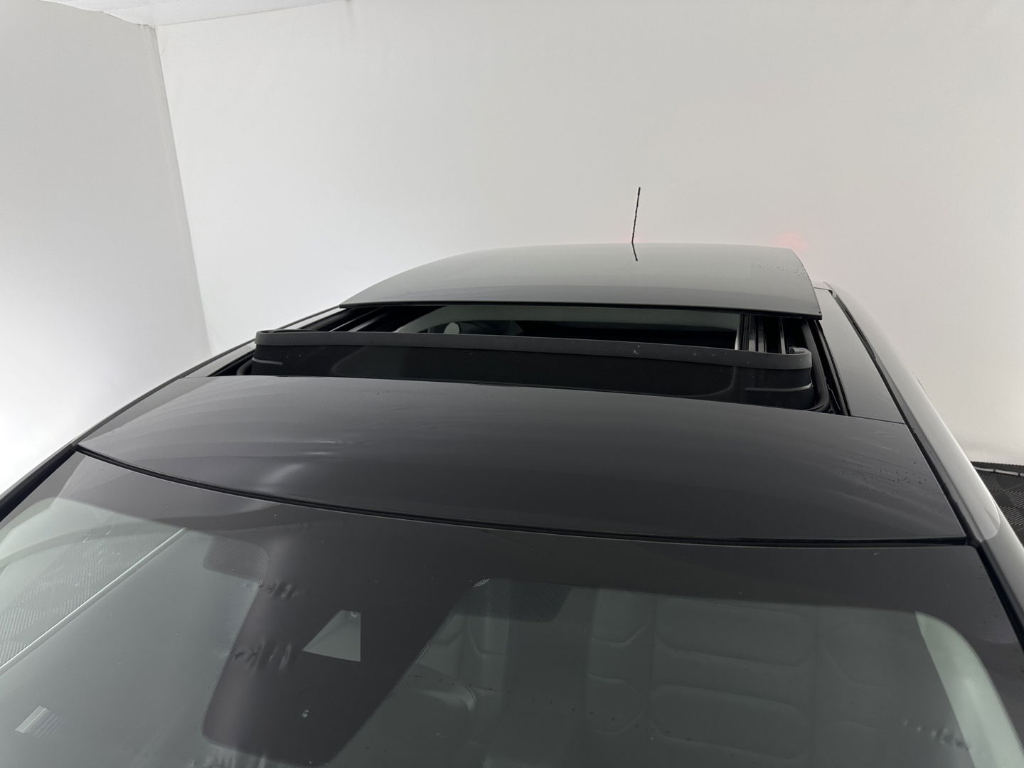 Citroën Ë-C4 Shine Pack Business 50 kWh [ 3-Fase ] {SOH-94%} (INCL.BTW) *PANO | HEAD-UP | LEATHER | FULL-LED | VIRTUAL-COCKPIT | KEYLESS | DAB+ | NAVI-FULLMAP | ECC | PDC | CRUISE | 18''ALU*