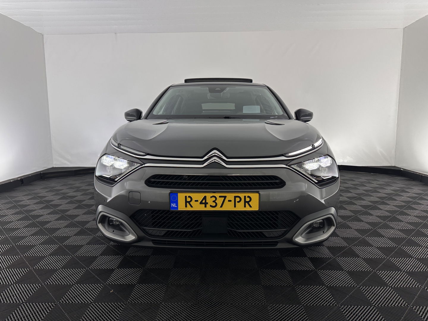 Citroën Ë-C4 Shine Pack Business 50 kWh [ 3-Fase ] {SOH-94%} (INCL.BTW) *PANO | HEAD-UP | LEATHER | FULL-LED | VIRTUAL-COCKPIT | KEYLESS | DAB+ | NAVI-FULLMAP | ECC | PDC | CRUISE | 18''ALU*