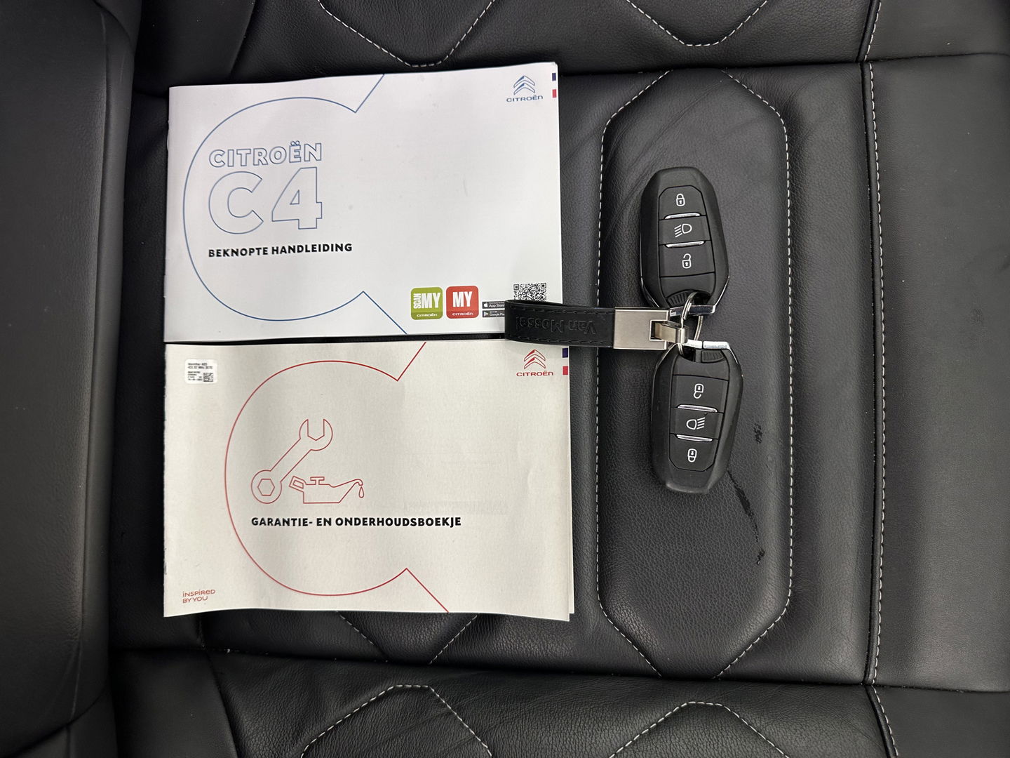 Citroën Ë-C4 Shine Pack Business 50 kWh [ 3-Fase ] {SOH-94%} (INCL.BTW) *PANO | HEAD-UP | LEATHER | FULL-LED | VIRTUAL-COCKPIT | KEYLESS | DAB+ | NAVI-FULLMAP | ECC | PDC | CRUISE | 18''ALU*