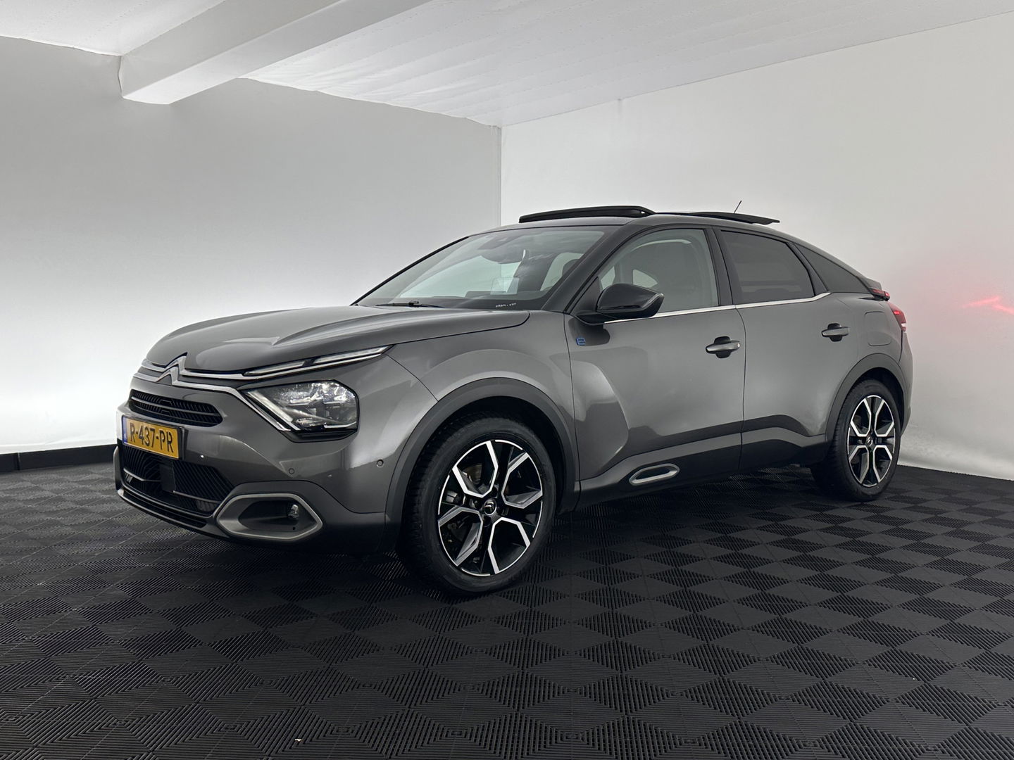 Citroën Ë-C4 Shine Pack Business 50 kWh [ 3-Fase ] {SOH-94%} (INCL.BTW) *PANO | HEAD-UP | LEATHER | FULL-LED | VIRTUAL-COCKPIT | KEYLESS | DAB+ | NAVI-FULLMAP | ECC | PDC | CRUISE | 18''ALU*