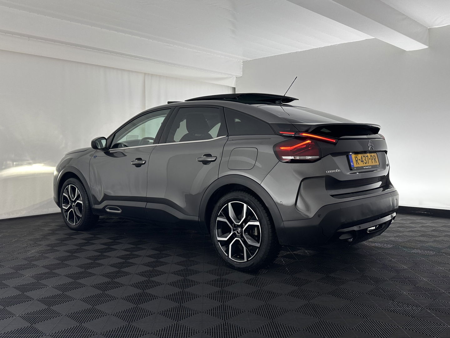 Citroën Ë-C4 Shine Pack Business 50 kWh [ 3-Fase ] {SOH-94%} (INCL.BTW) *PANO | HEAD-UP | LEATHER | FULL-LED | VIRTUAL-COCKPIT | KEYLESS | DAB+ | NAVI-FULLMAP | ECC | PDC | CRUISE | 18''ALU*