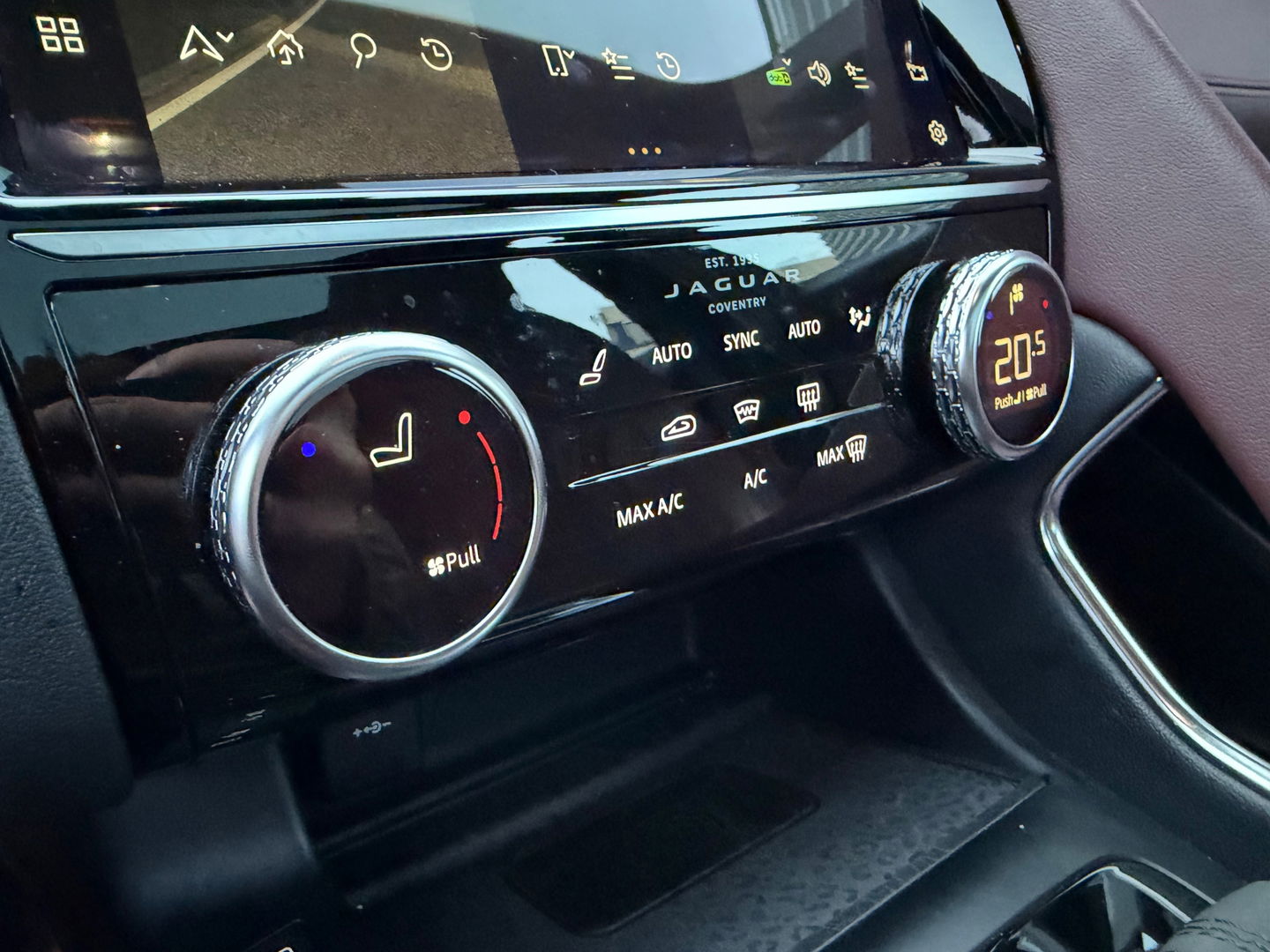 Jaguar E-Pace 1.5 P300e AWD R-Dynamic HSE Pano|Memory|Meridian|Carplay|310PK|Camera