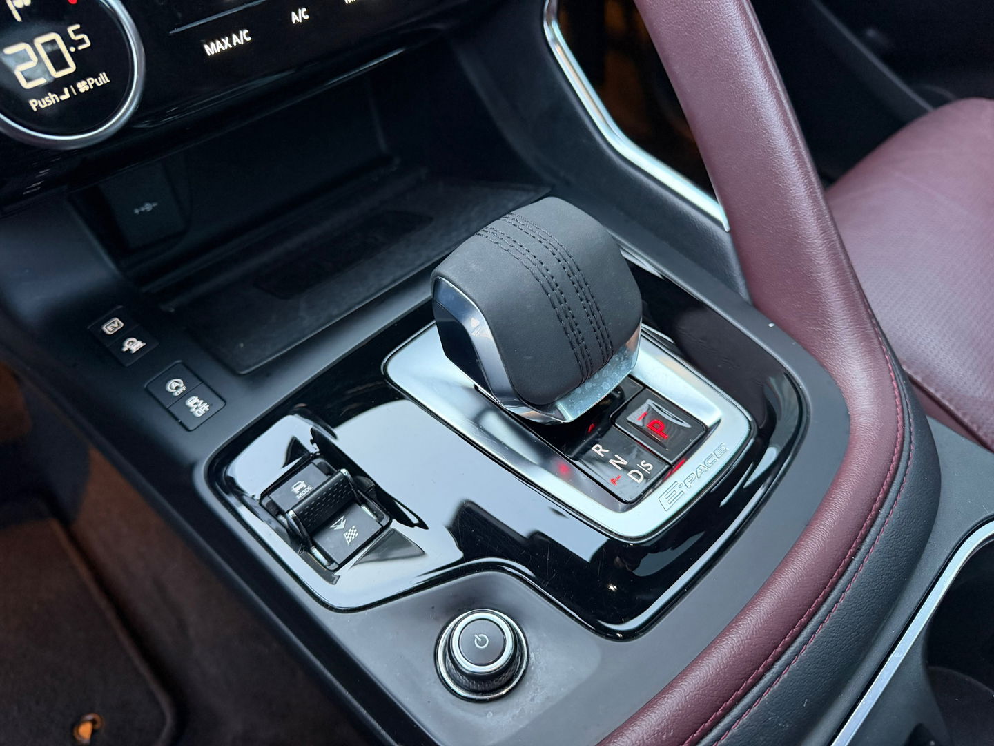 Jaguar E-Pace 1.5 P300e AWD R-Dynamic HSE Pano|Memory|Meridian|Carplay|310PK|Camera